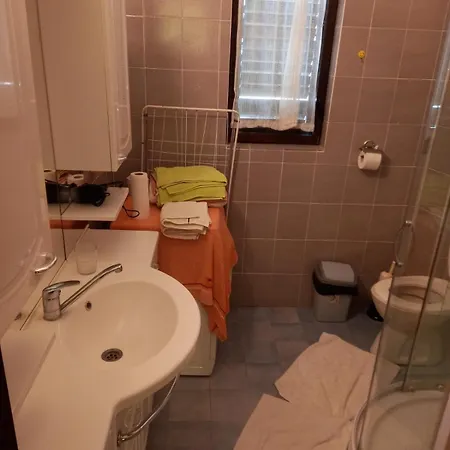 شقة Ipak Se Okrece